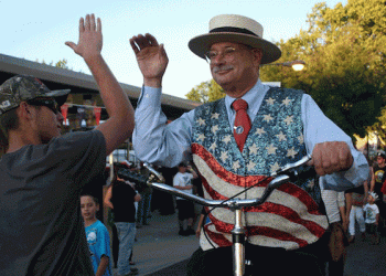 Man with vehicular manslaughter warrant arrested after being recognized by officer Saturday morning