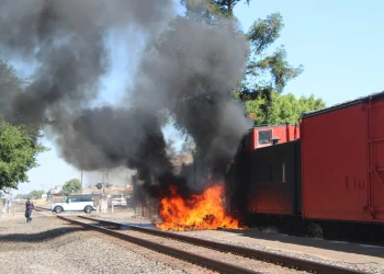 Woman arrested after lighting fire that spread to restaurant’s exterior Thursday morning