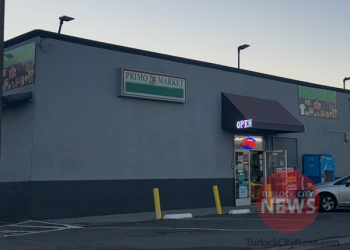 Two Men Rob Grocery Store With Gun