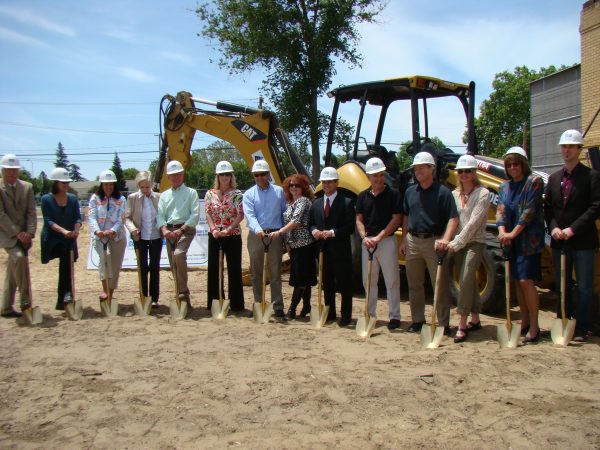 Carnegie-Groundbreaking-Ceremony-shovelers-05-21-101