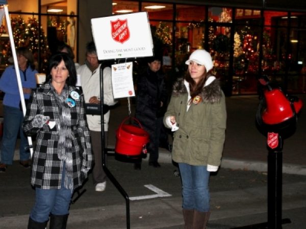 Salvation-Army-Kettle-Bell-Ringing-11-26-10