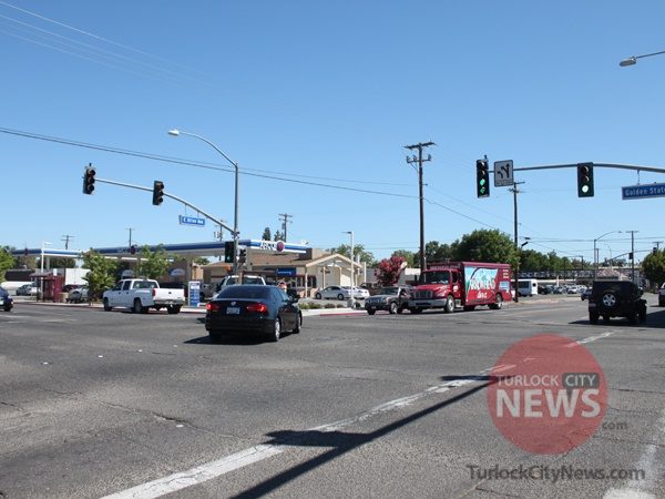 e-olive-golden-state-intersection-arco-ampm-stock-1